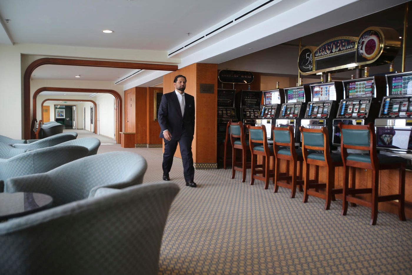 Queen-Elizabeth-2-Hotel-Restaurant-70