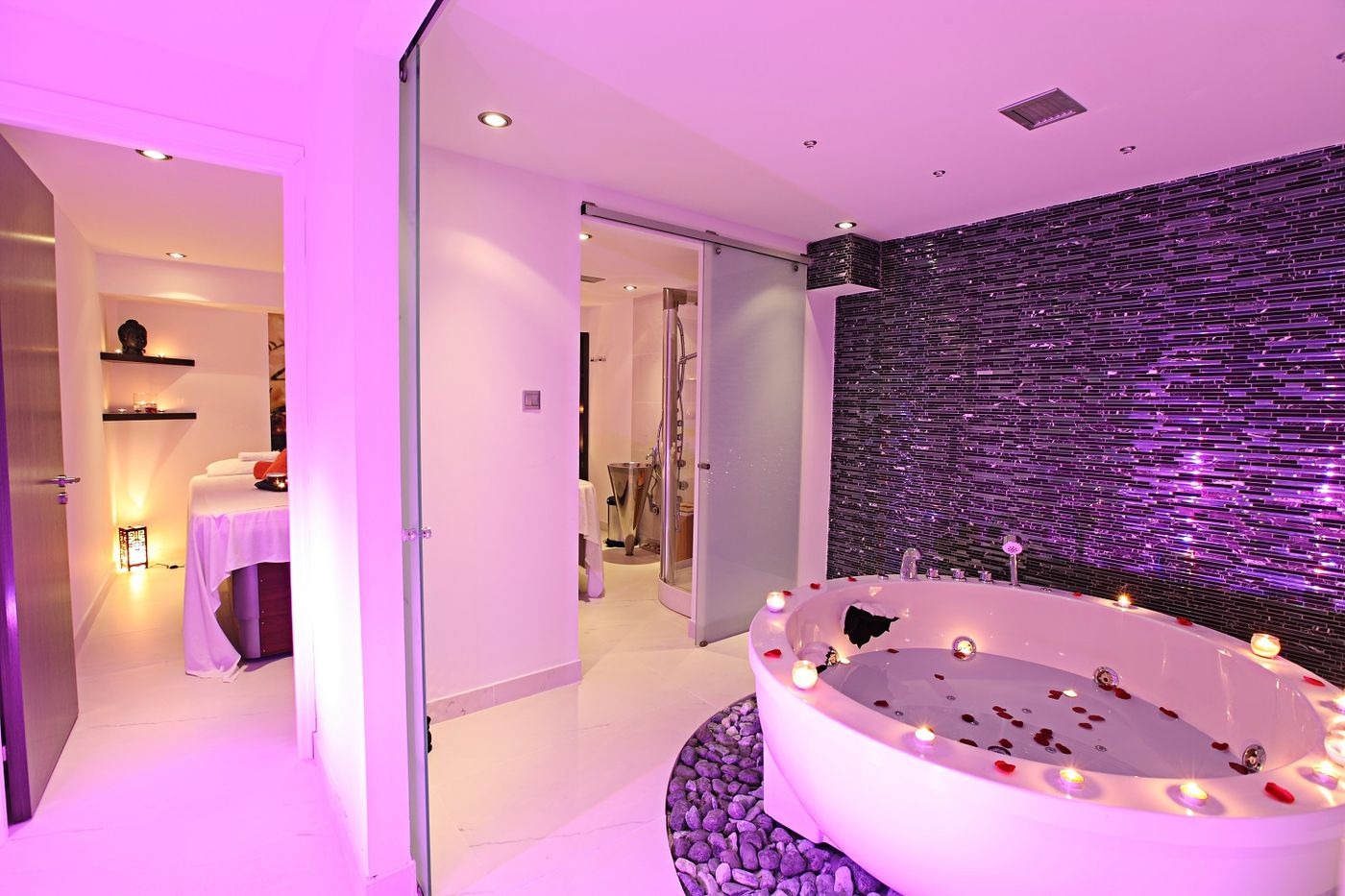 Dome-Beach-Hotel-Sports-and-Entertainment-44