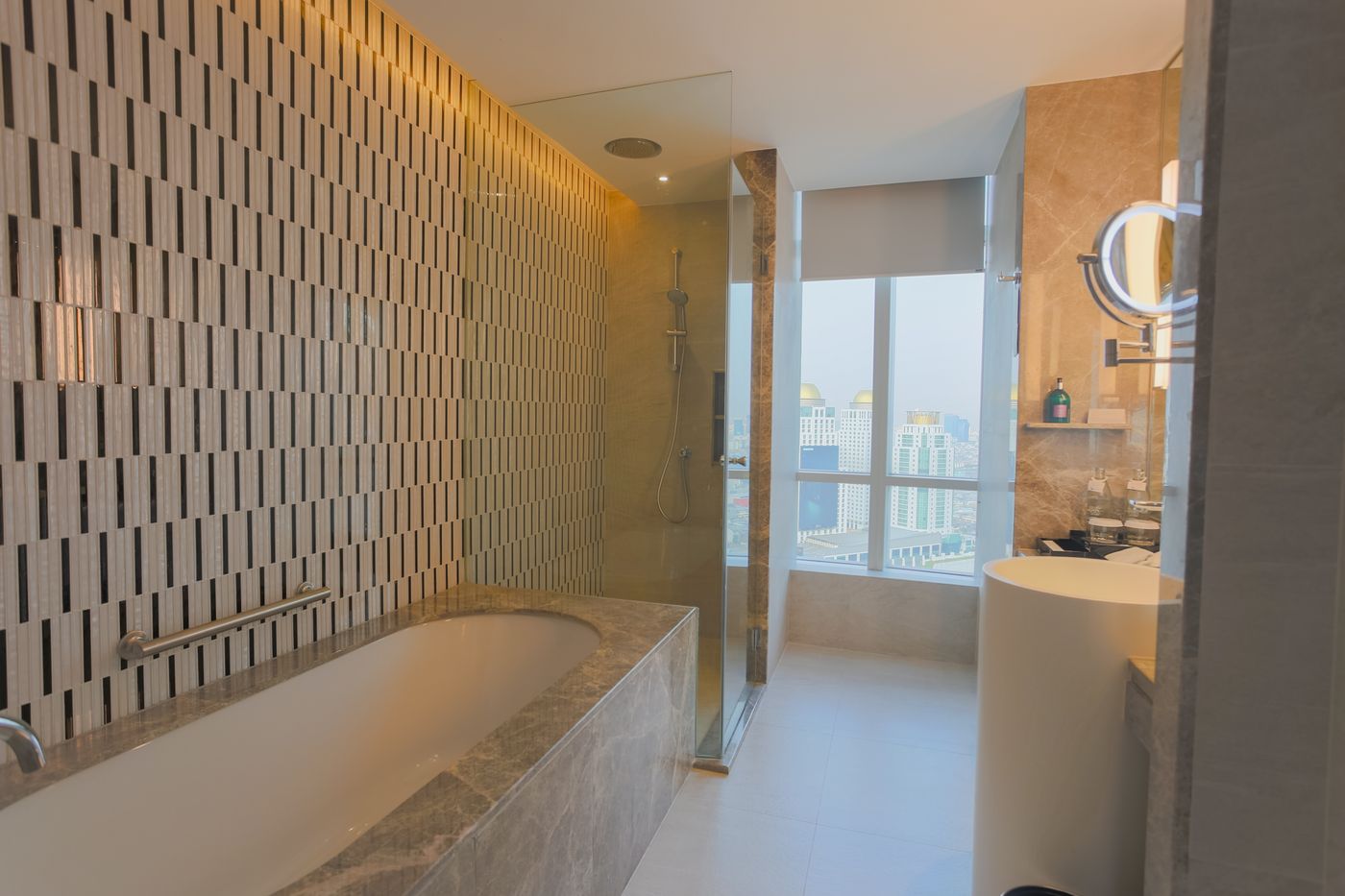 Centara-Grand-at-CentralWorld-Room-68