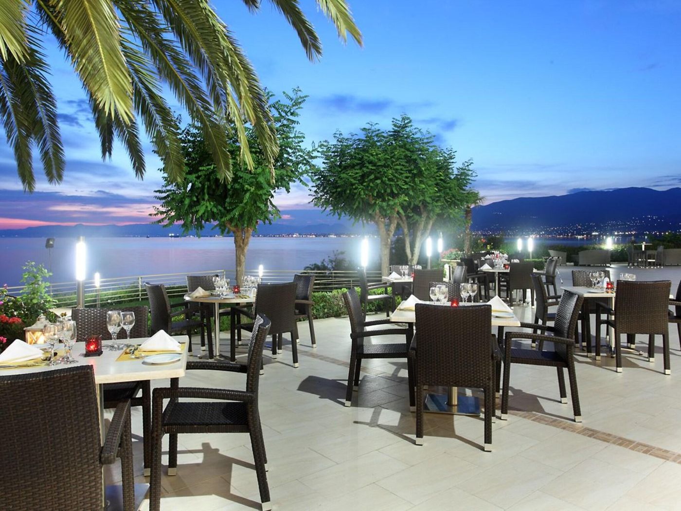 Messinian-Bay-Restaurant-2