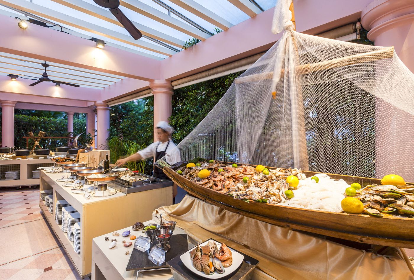 Centara-Grand-Beach-Resort-Phuket-Restaurant-25