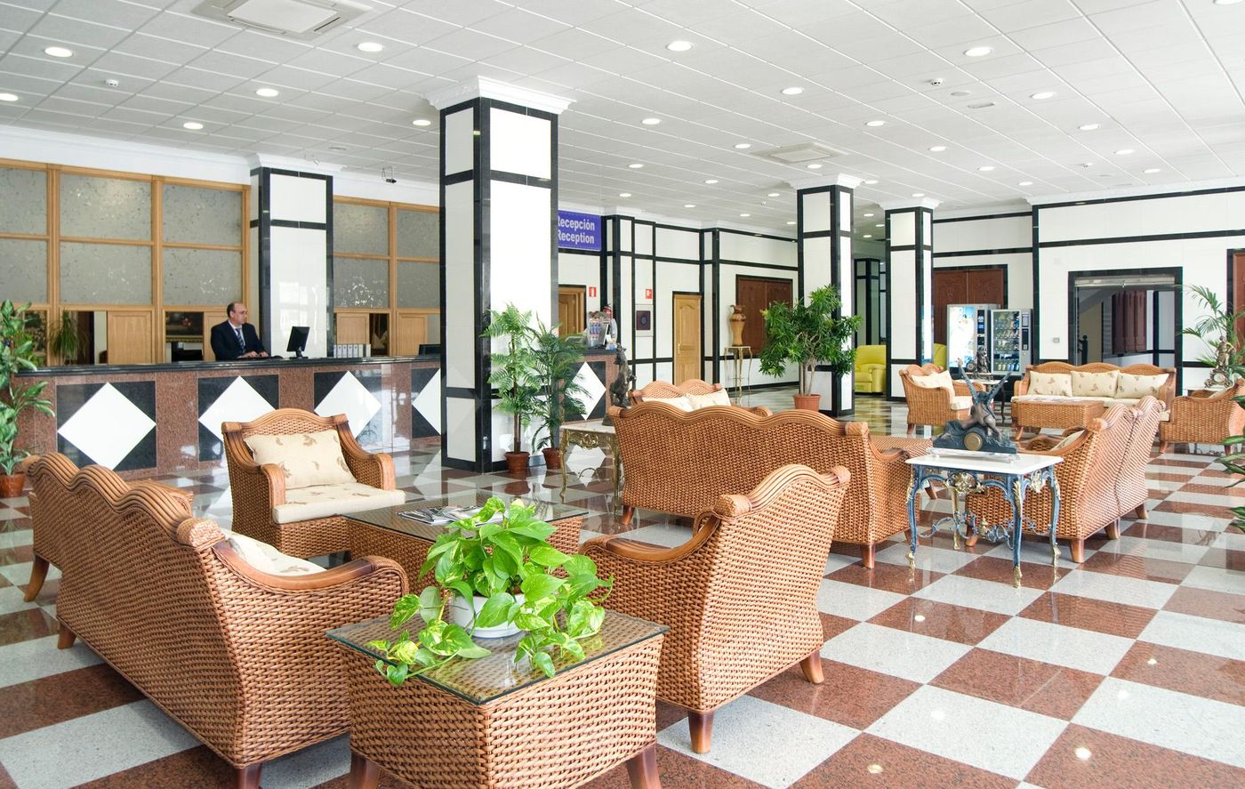 Apartamentos-Nuria-Sol-Lobby-37