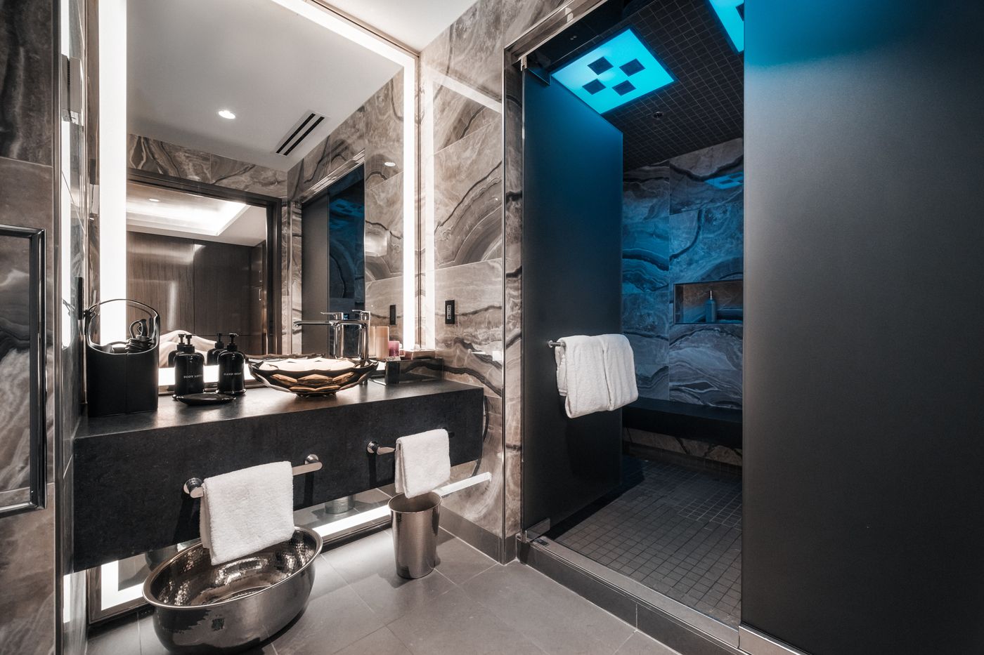 Paradox-Hotel-Vancouver-Sports-and-Entertainment-49