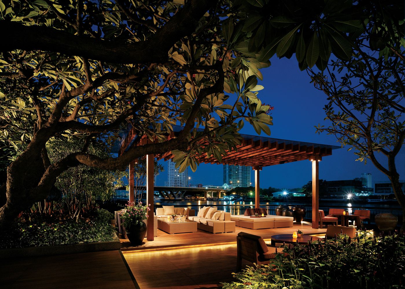 Shangri-La-Bangkok-Bar-53