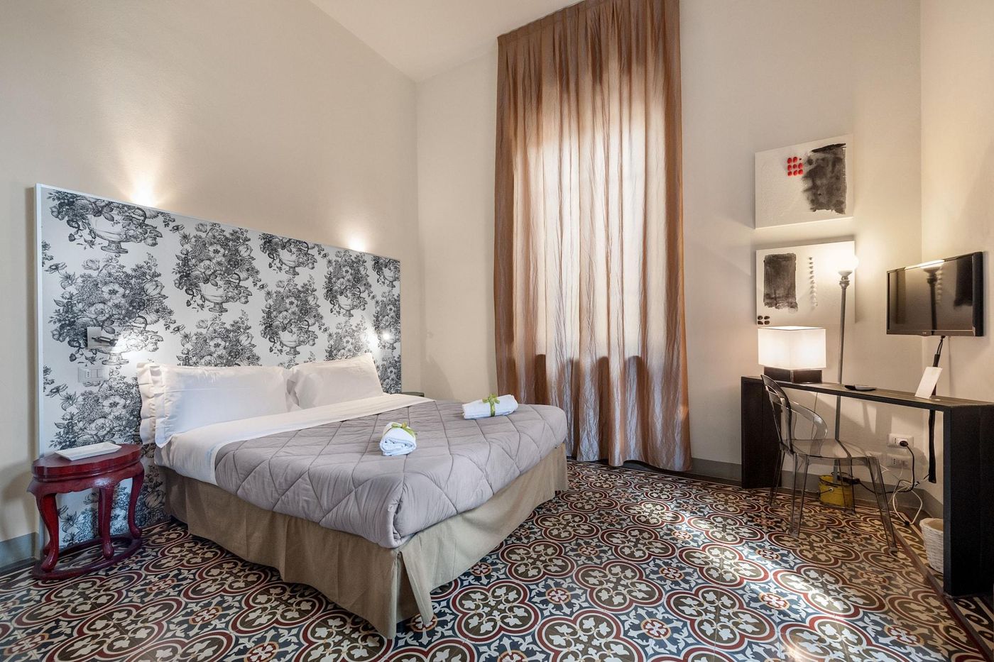 Lucca-In-Villa-Lucrezia-Room-12