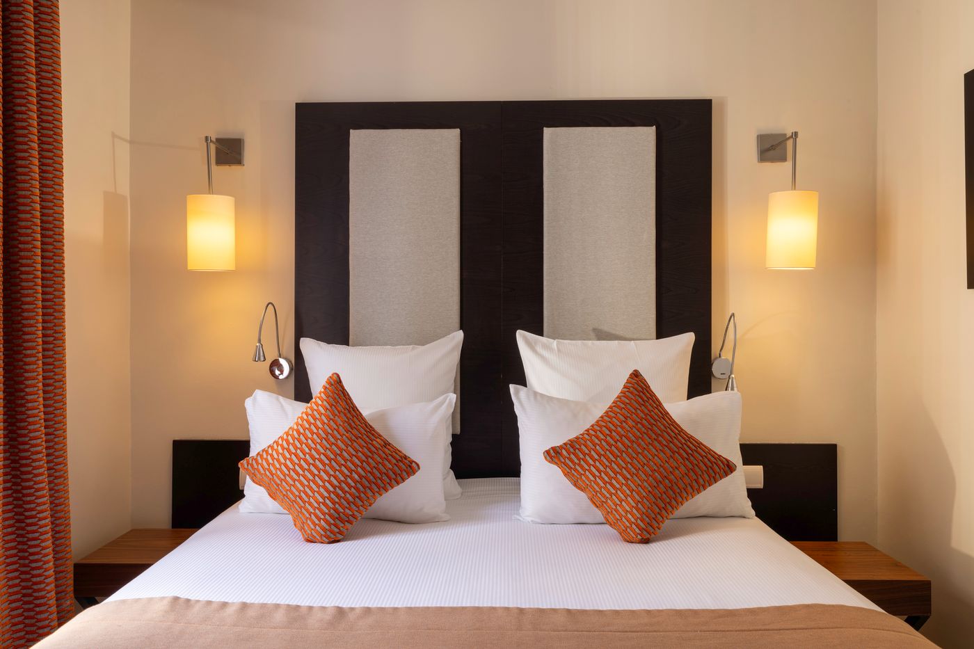 Hotel-Elysees-Bassano-Room-28