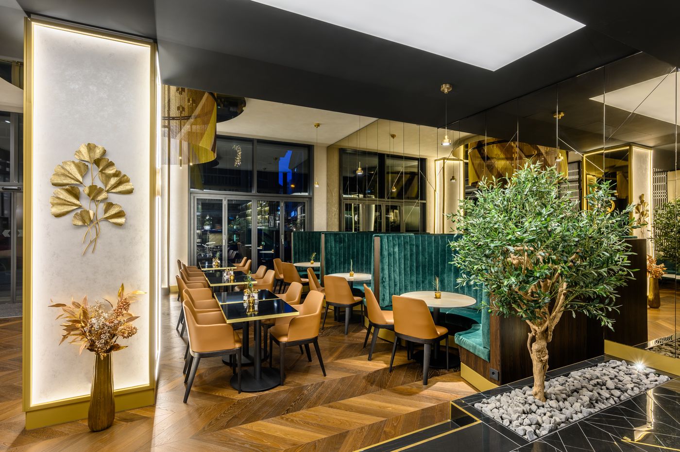 Hotel-Emerald---Suites-Restaurant-16