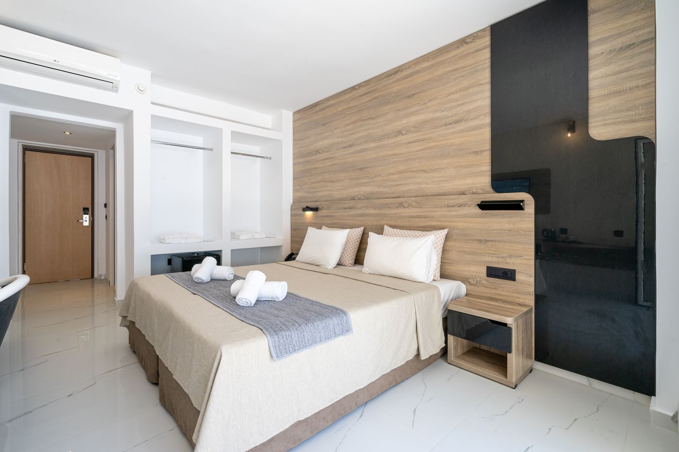 Castellum-Suites-Room-11