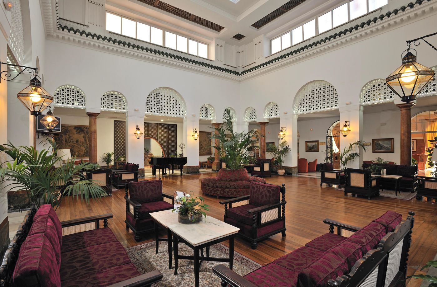 Hoteles-Globales-Reina-Cristina-Lobby-51