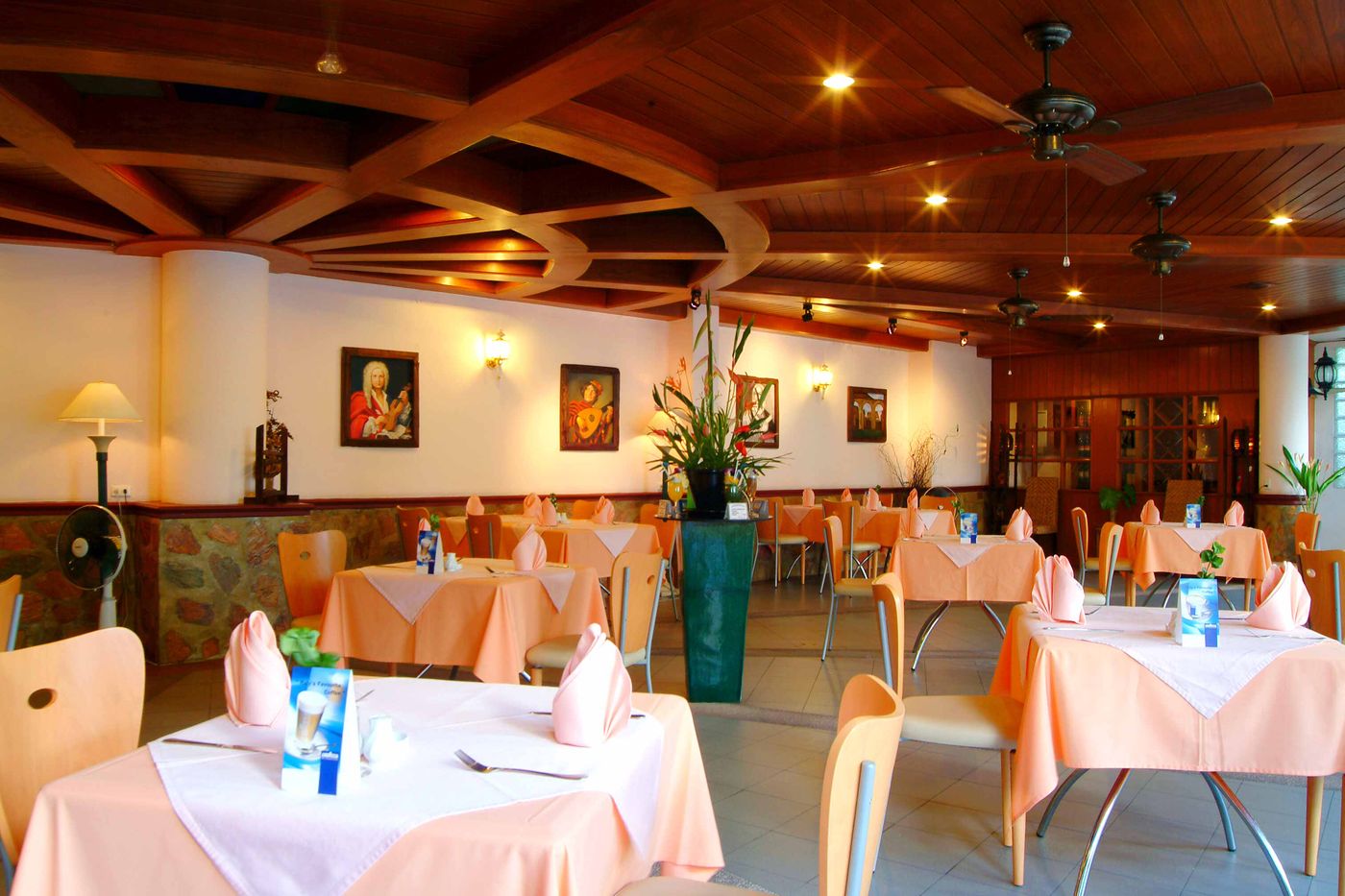 Thara-Patong-Beach-Resort-Restaurant-54