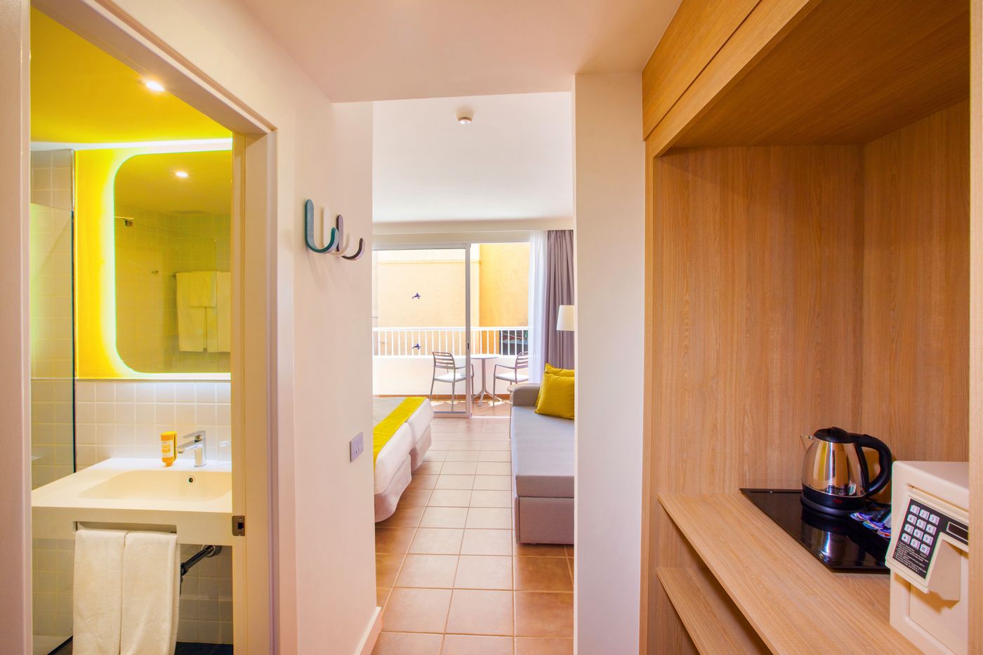 Abora-Interclub-Atlantic-by-Lopesan-Hotels-Room-40