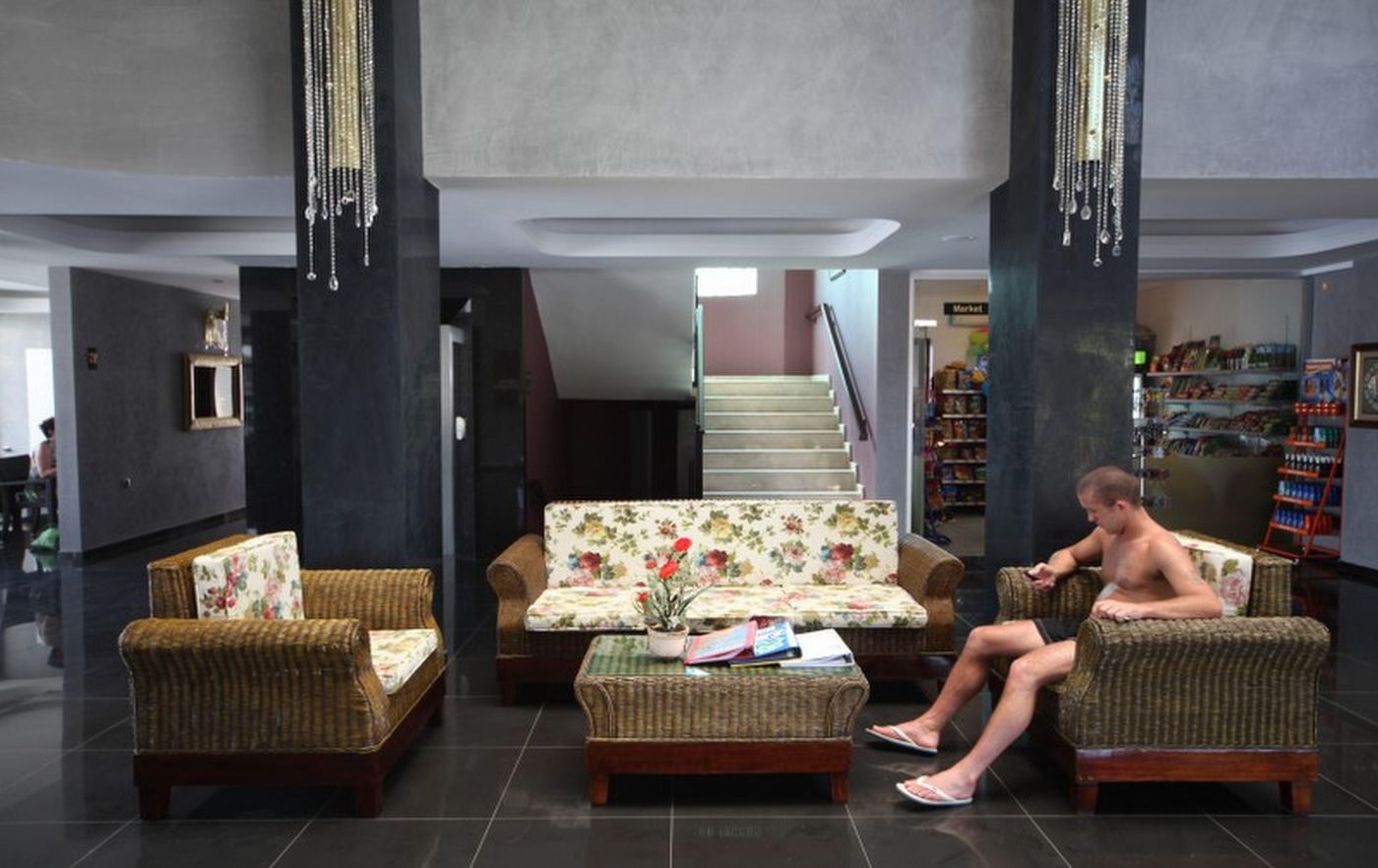 Club-Viva-Hotel-and-Apartments-Lobby-22