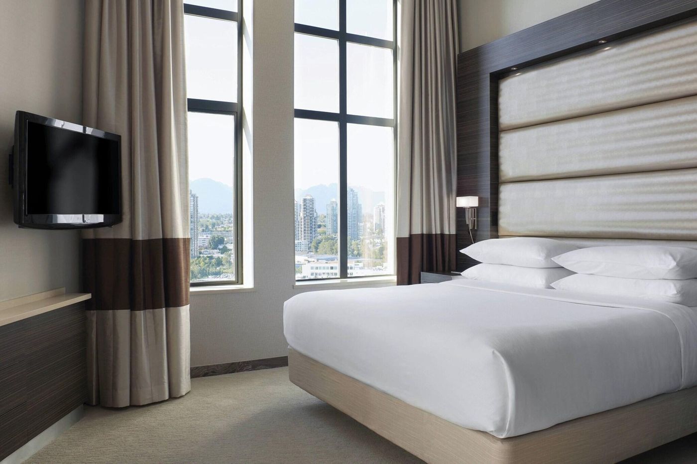 Delta-Hotels-By-Marriott-Burnaby-Conference-Centre-Room-25