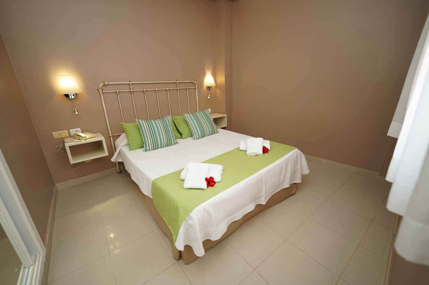 Hotel-RF-Astoria---Adults-Only-Room-9
