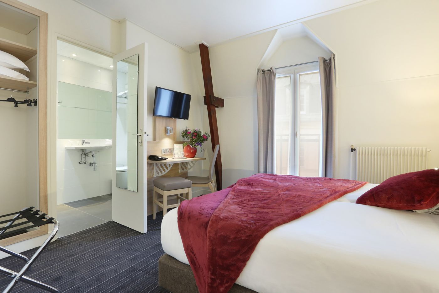 Hotel-Beaugrenelle-Tour-Eiffel-Room-4