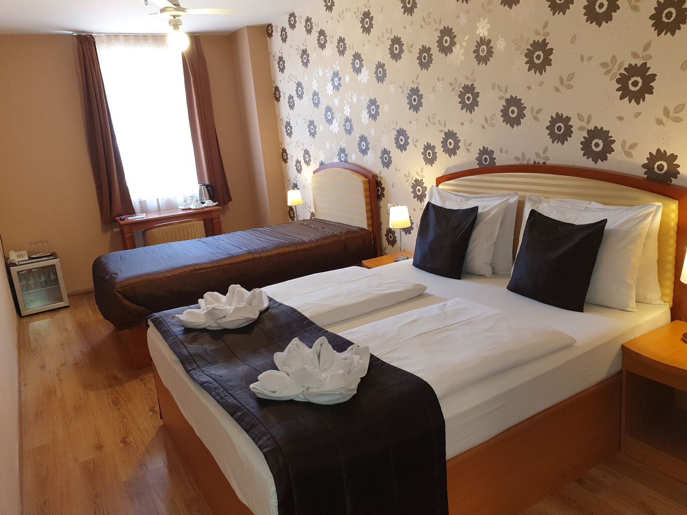 Six-Inn-Hotel-Room-5