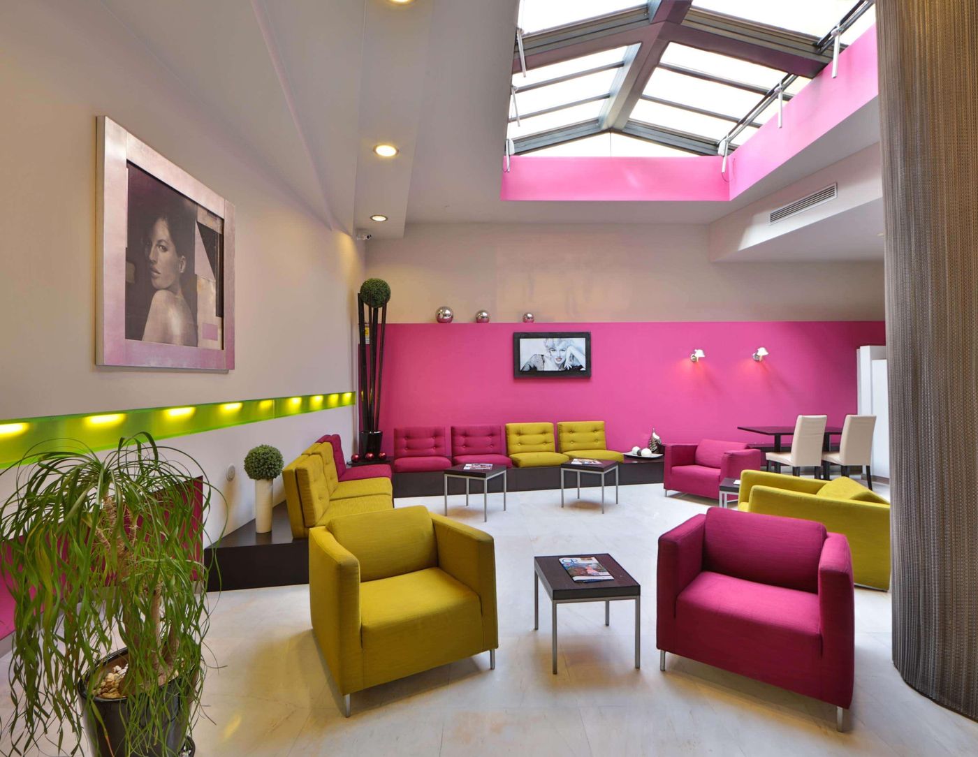 Best-Western-Cinemusic-Hotel-Lobby-16