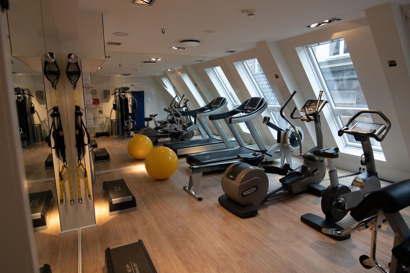Swissotel-Amsterdam-Sports-and-Entertainment-92