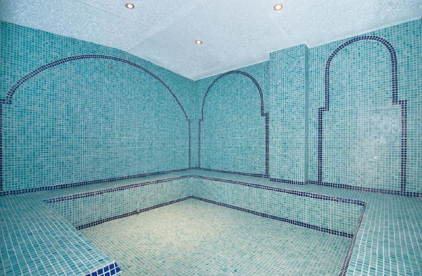 Apartamentos-Nuria-Sol-Pool-43