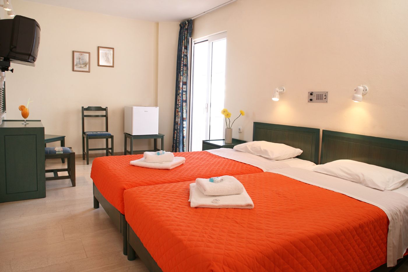 Evelyn-Beach-Room-18