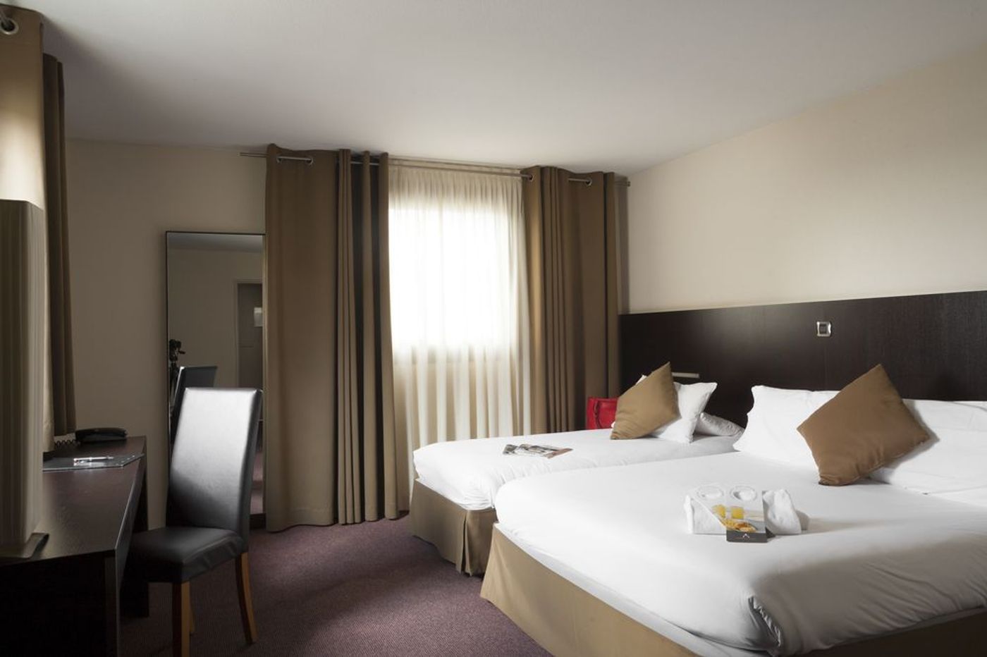 Apogia-Paris-Room-24