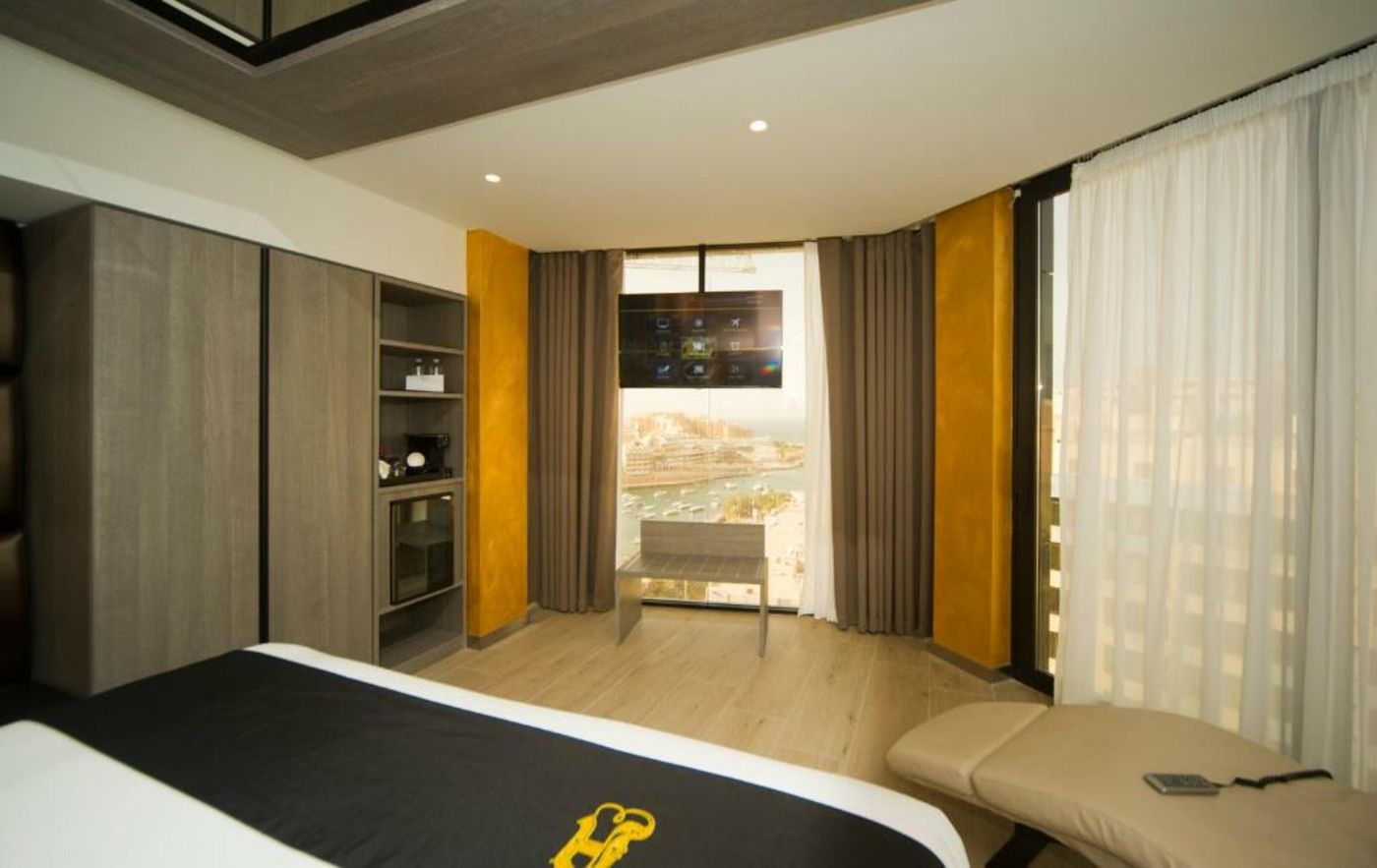 Hugo-s-Boutique-Hotel-Room-7