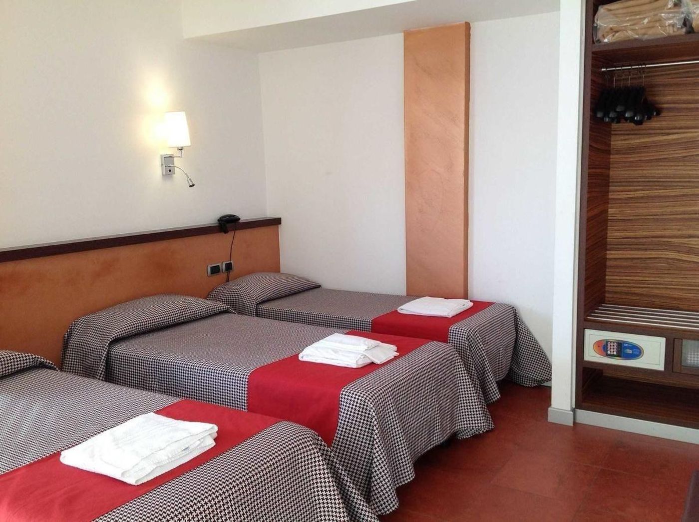 Hotel-Bed---Business-Room-9