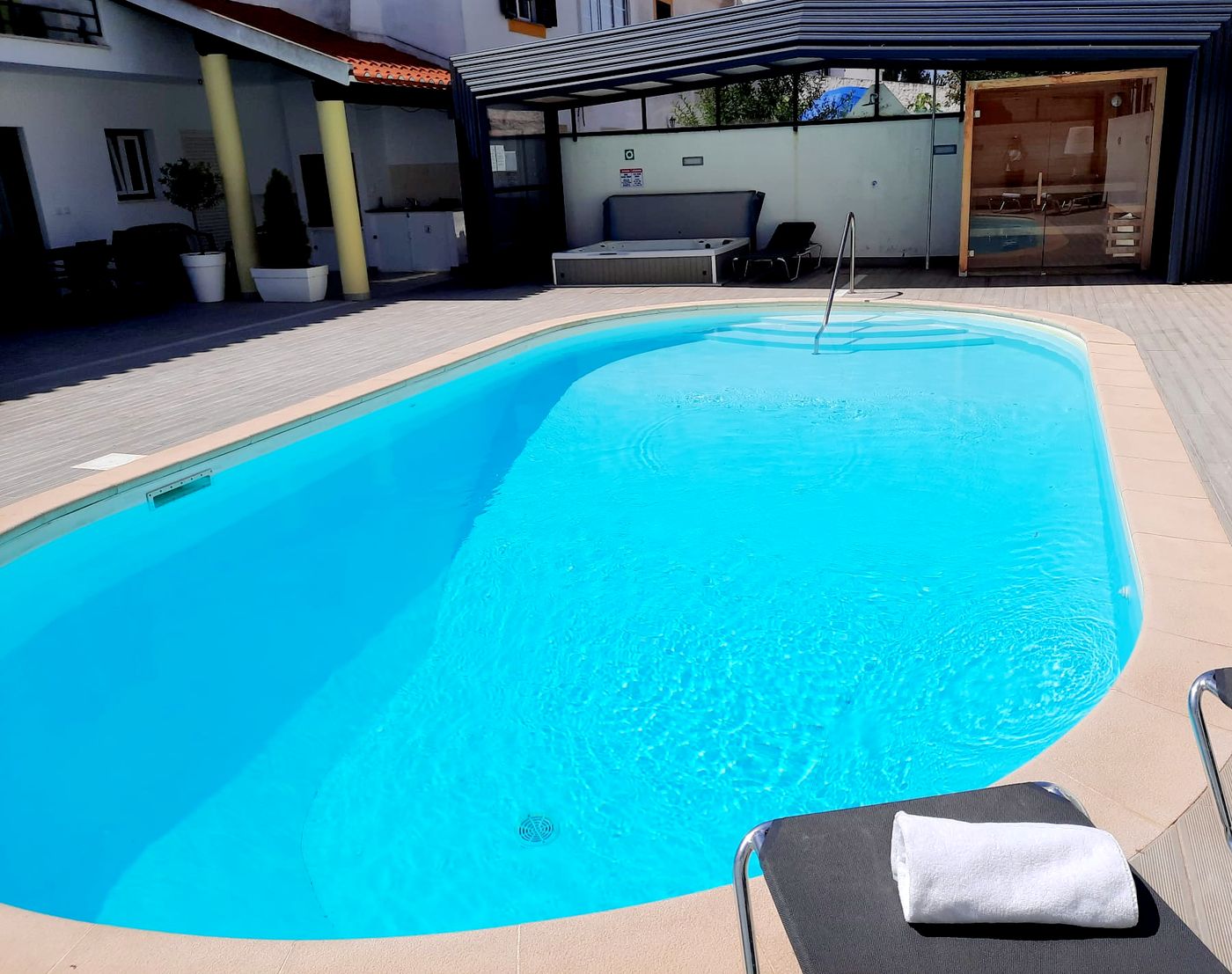 Milfontes-Guest-House-Pool-32