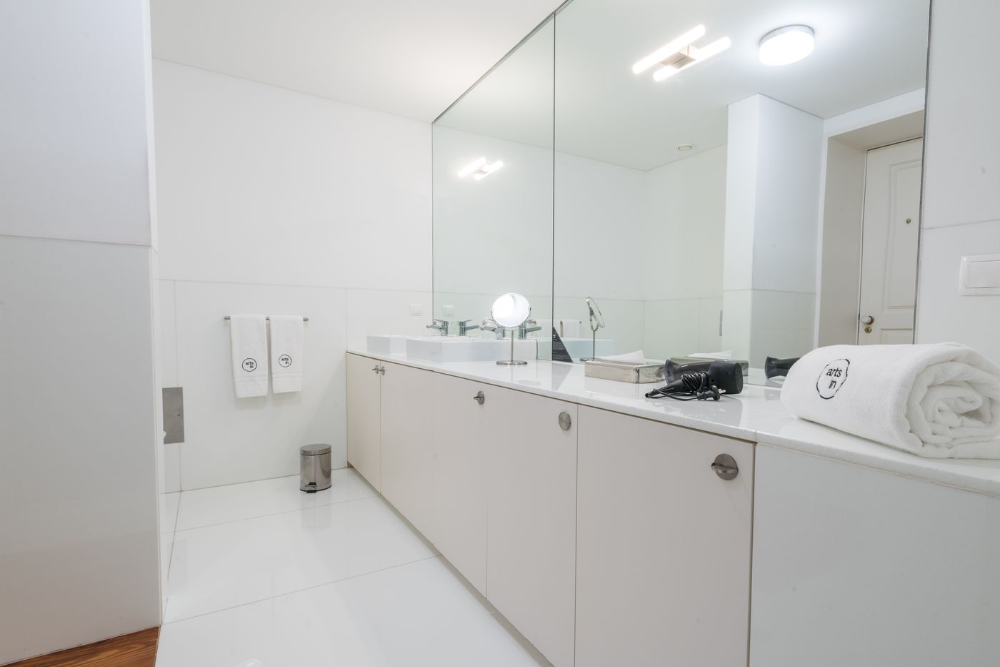 Arts-In-Hotel-Conde-Carvalhal-Room-23