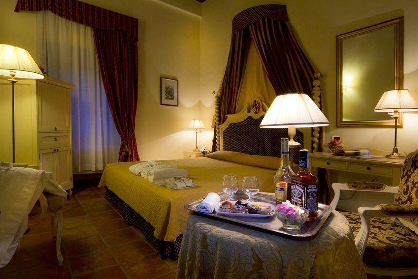 Castello-di-Leonina-Room-11