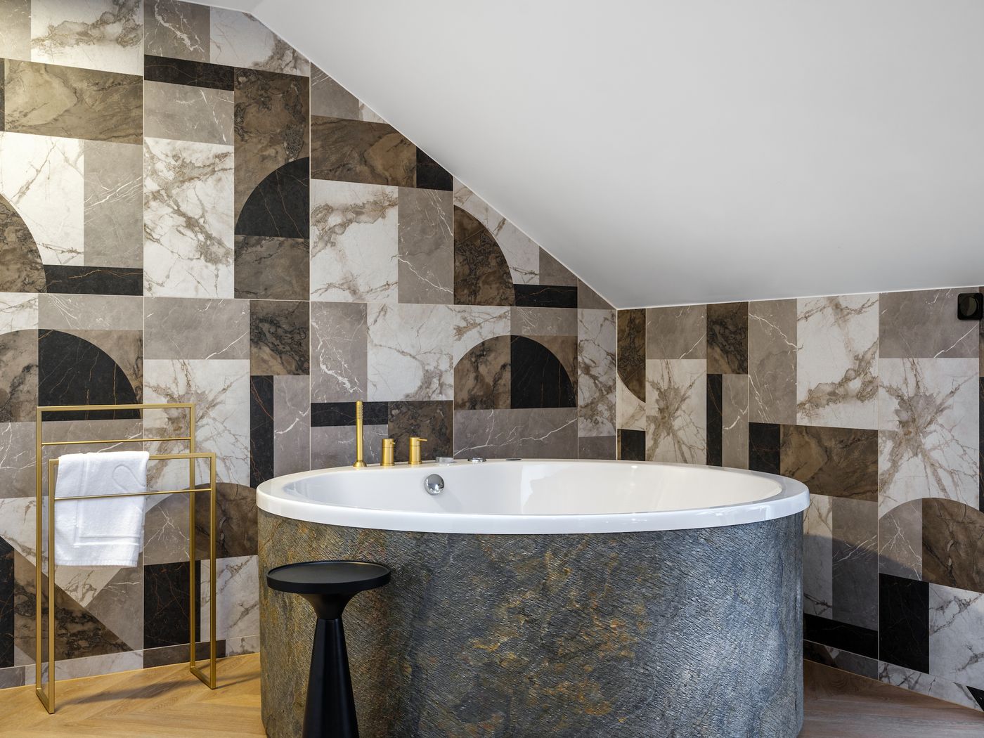 Hotel-Golden-Queen-Room-44