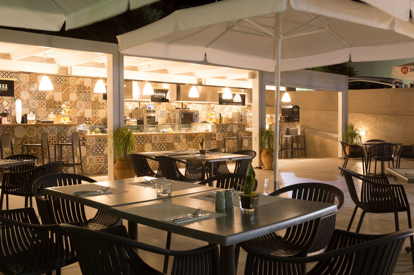 Sundance-Apartments---Suites-Restaurant-26