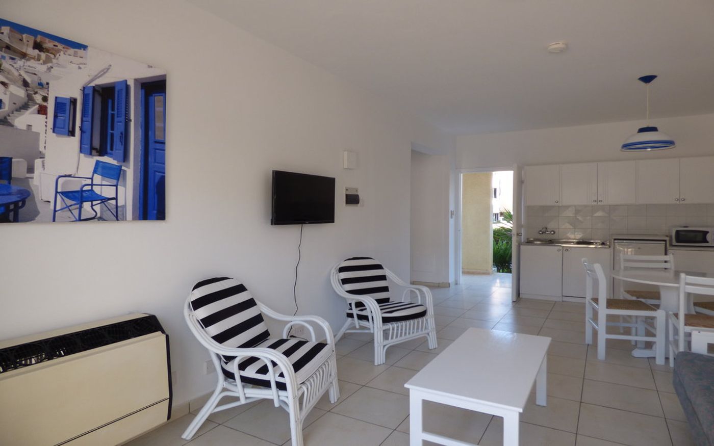 Amore-Hotel-Apartments-Restaurant-31