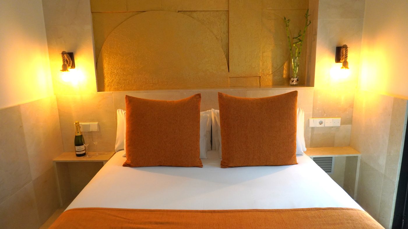 Cosmo Apartments Rambla de Catalunya-Spain-Barcelona-Room-6