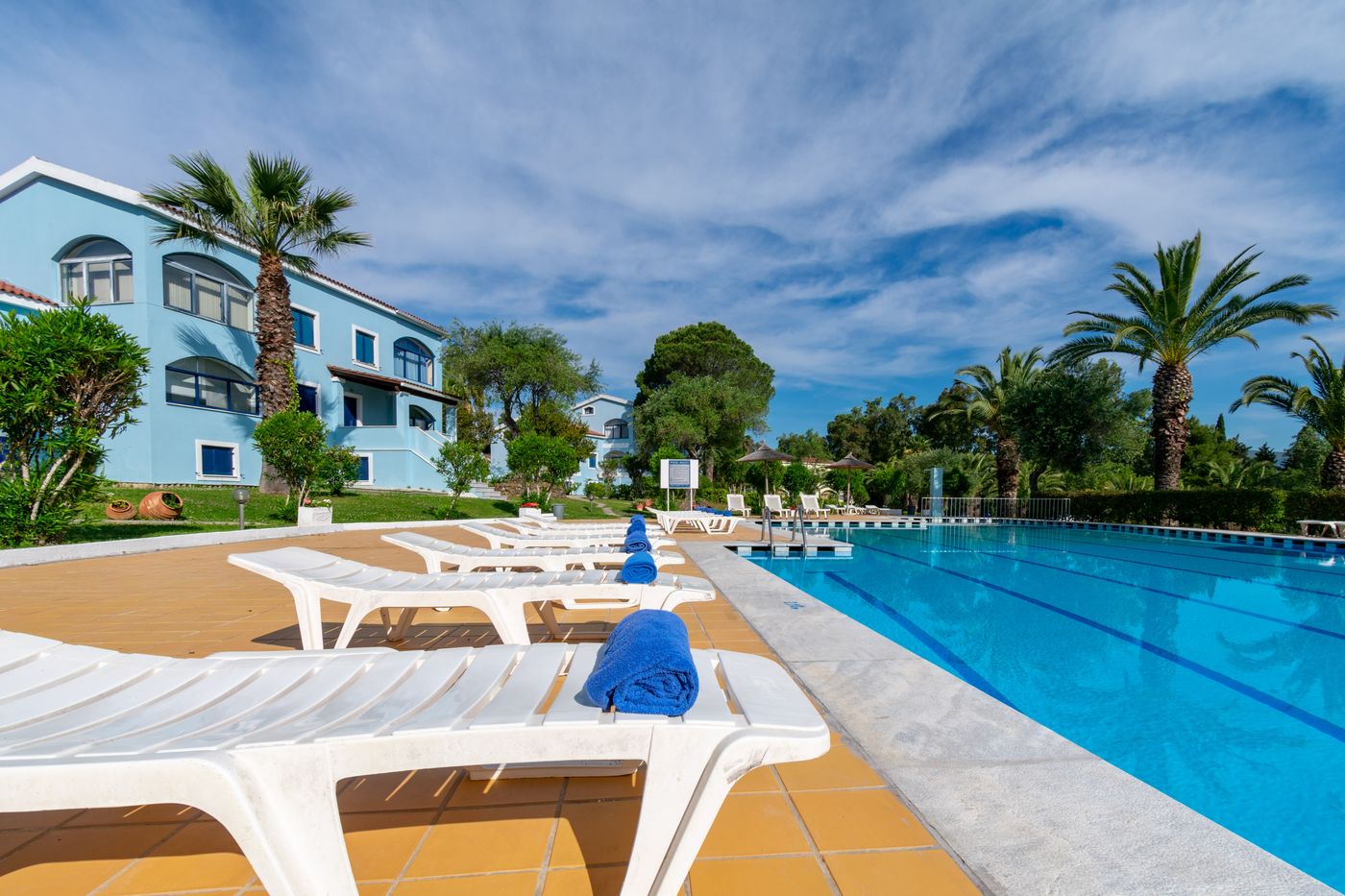 Govino-Bay-Apartments-Pool-1