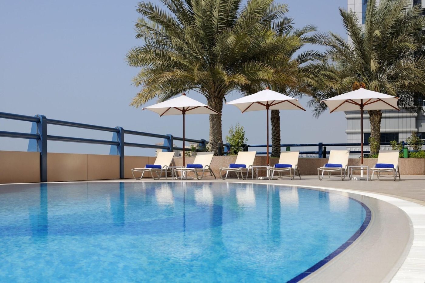 Dubai-Marriott-Harbour-Hotel---Suites-Pool-2