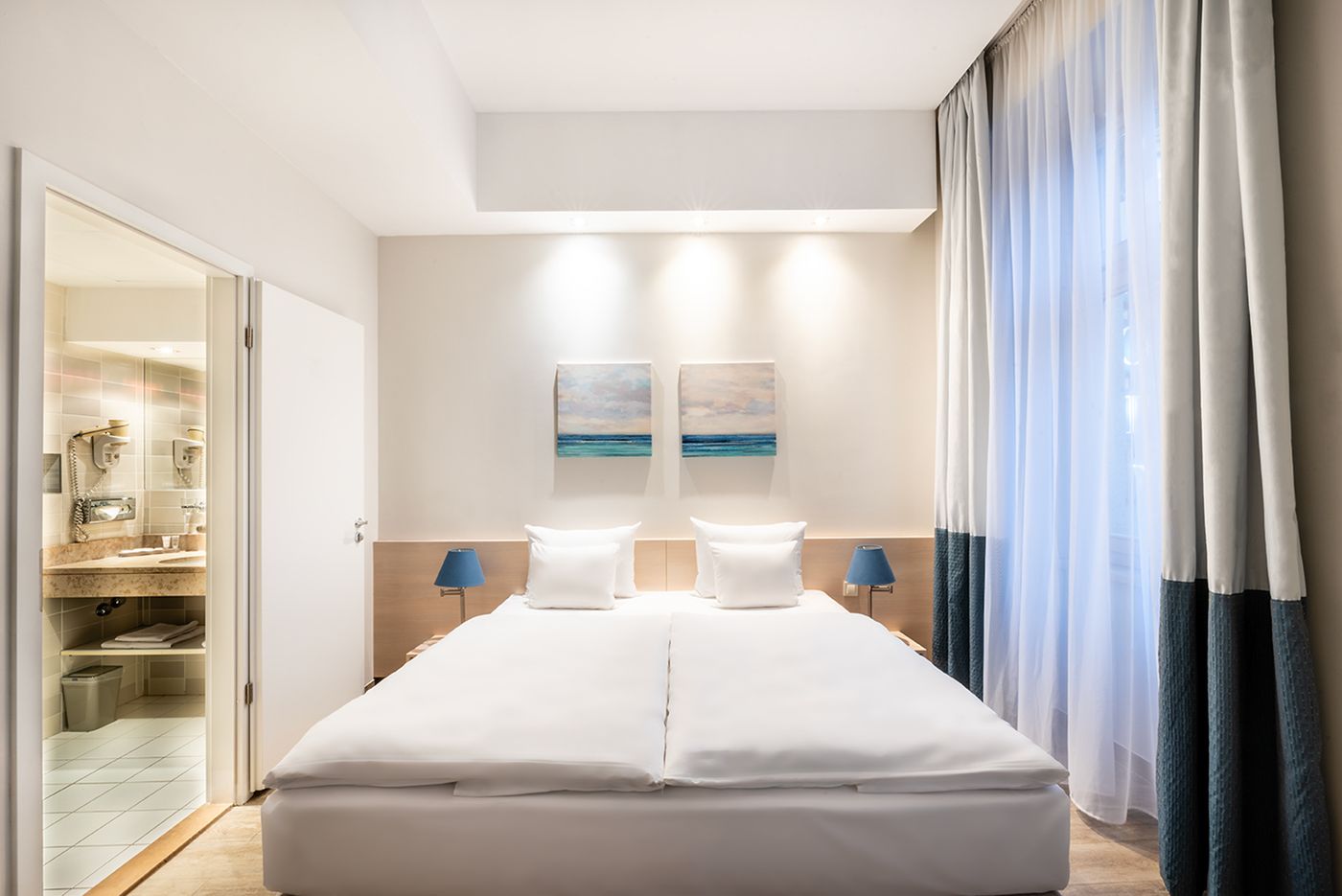 Atrium-Fashion-Hotel-Room-29