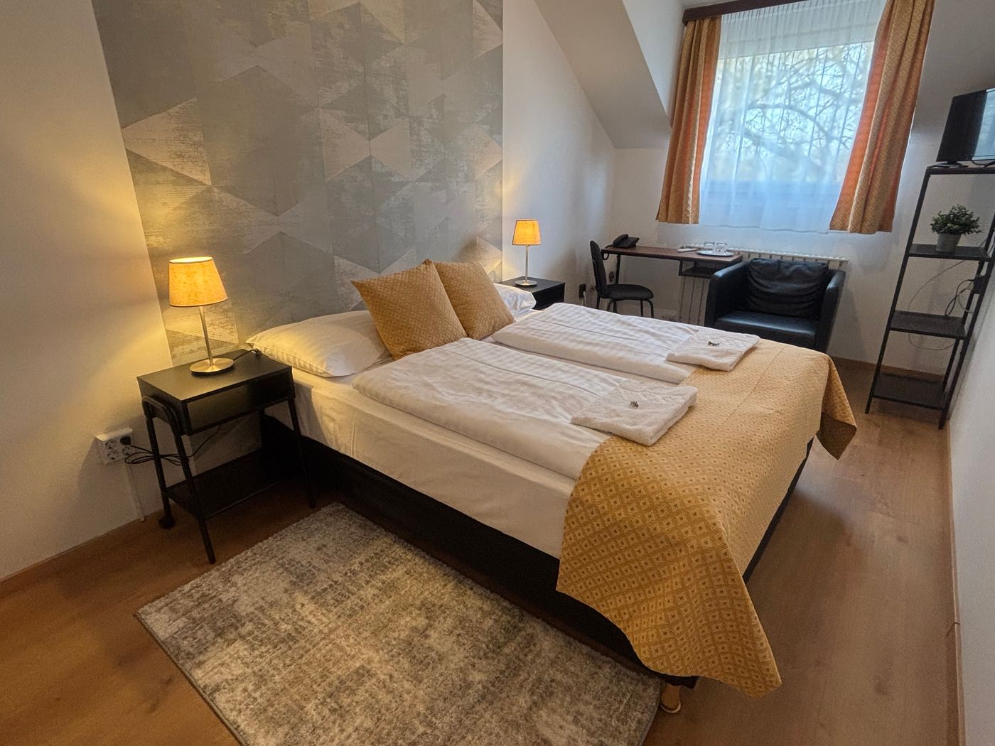Gloria-Budapest-City-Center-Room-25