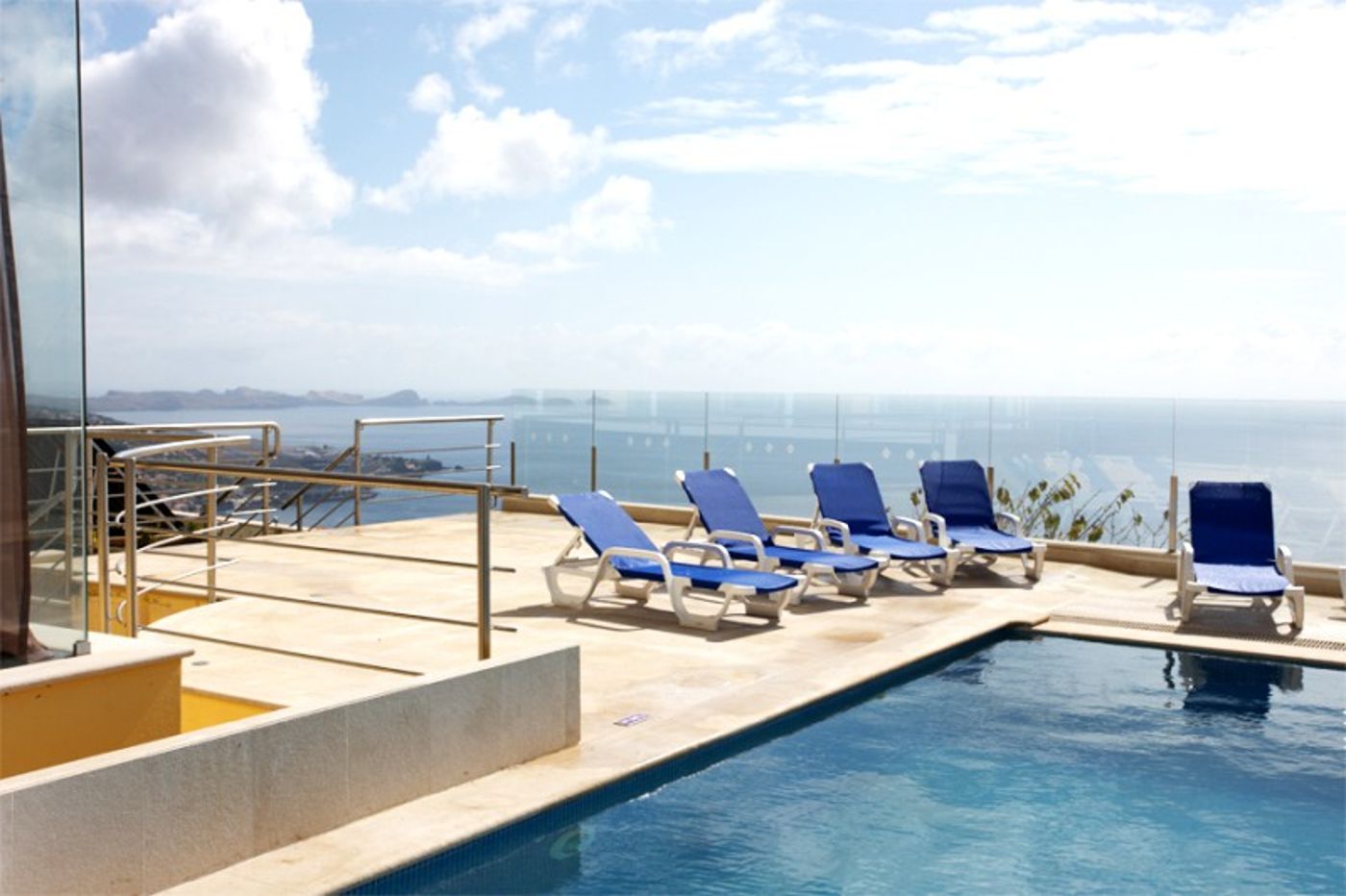 Hotel-Apartamentos-Baia-Brava-Pool-2