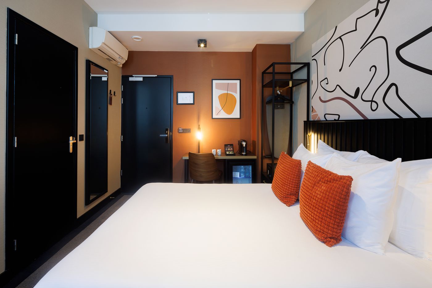 Huygens-Place-Room-23