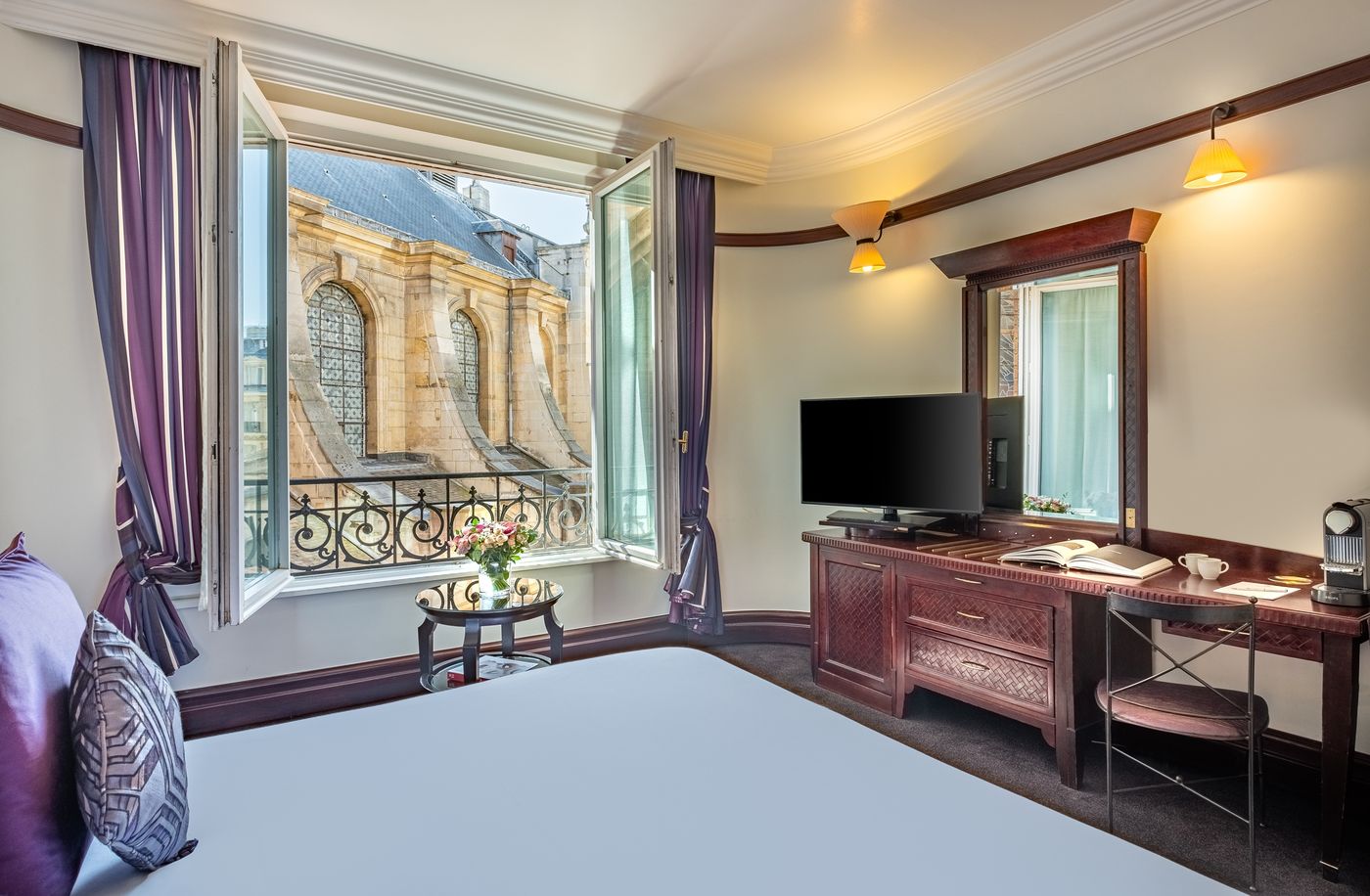 Hotel-Signature-Saint-Germain-des-Pres-Room-9