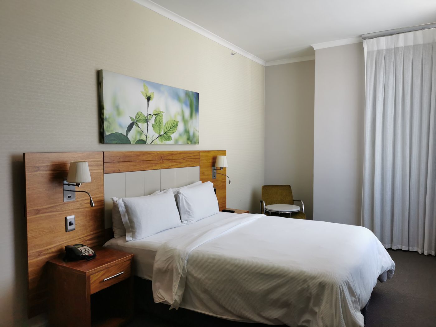 Doubletree-by-Hilton-Cape-Town-Room-31