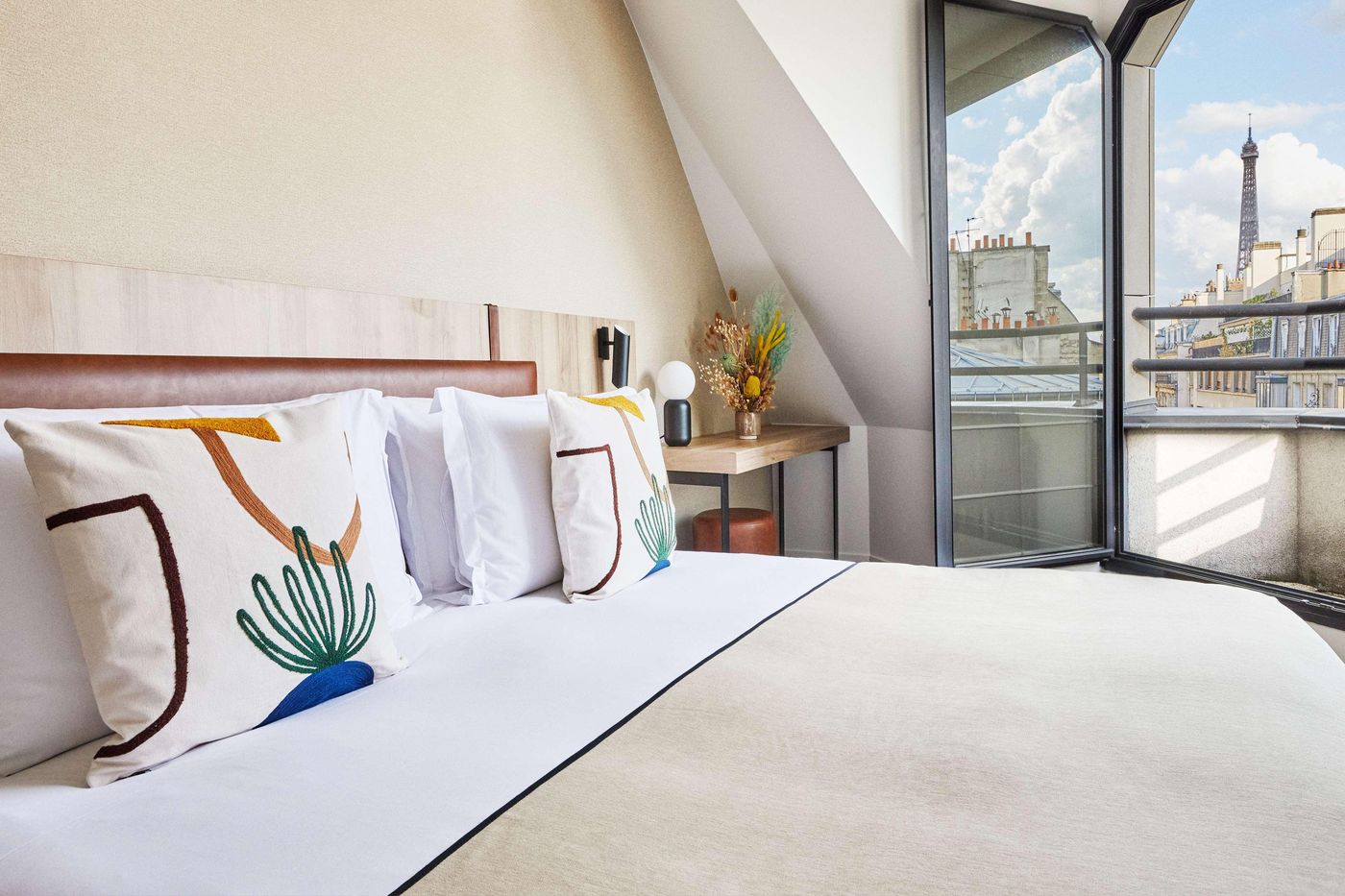 Plaza-Tour-Eiffel-Room-4