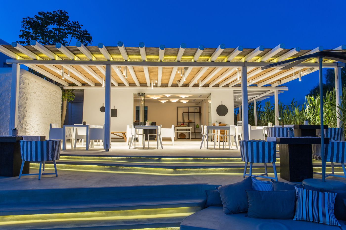 Ostraco-Luxury-Suites-Restaurant-11