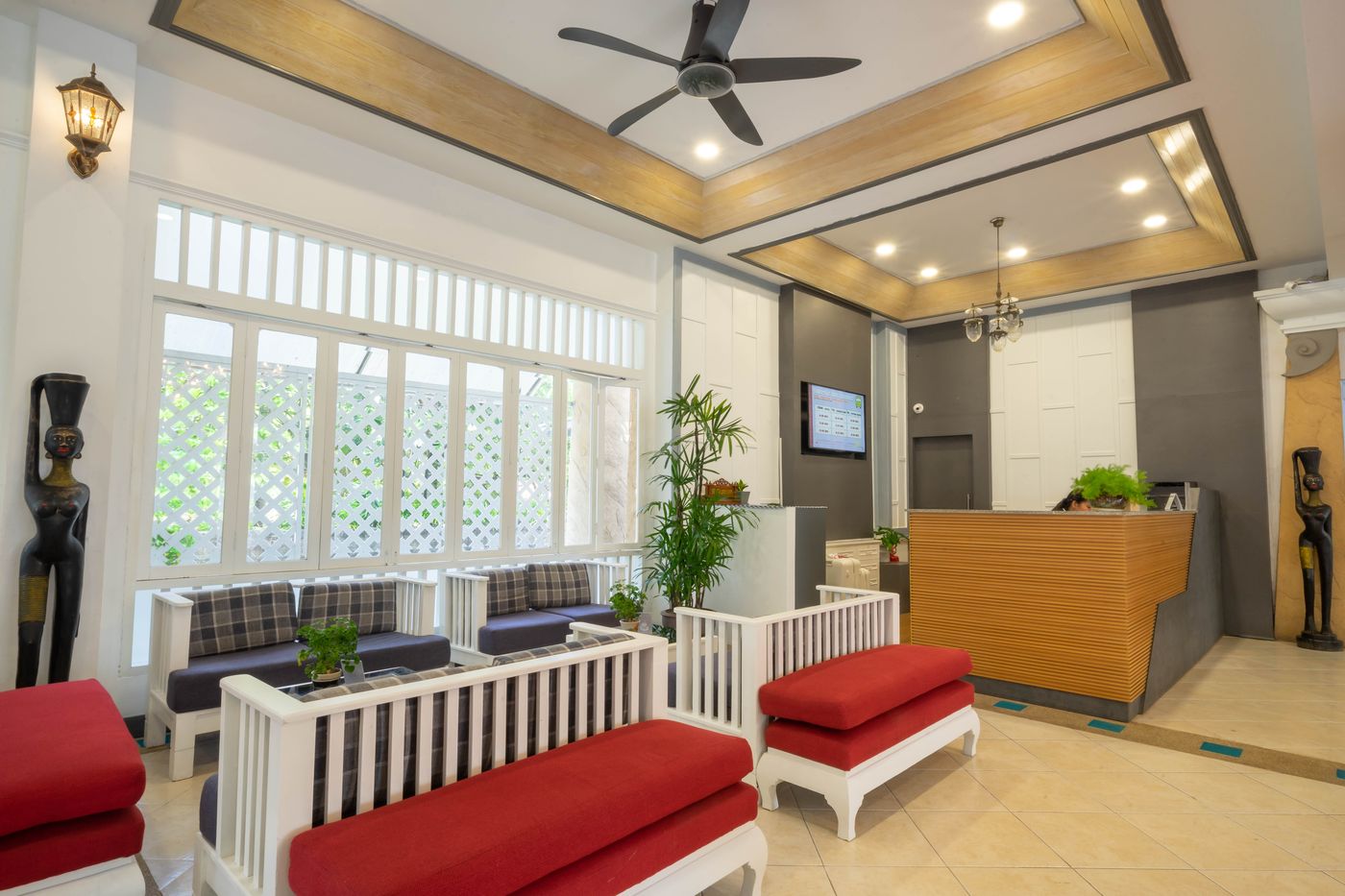 LA-Vintage-Resort--Former-Poppa-Palace--Lobby-61