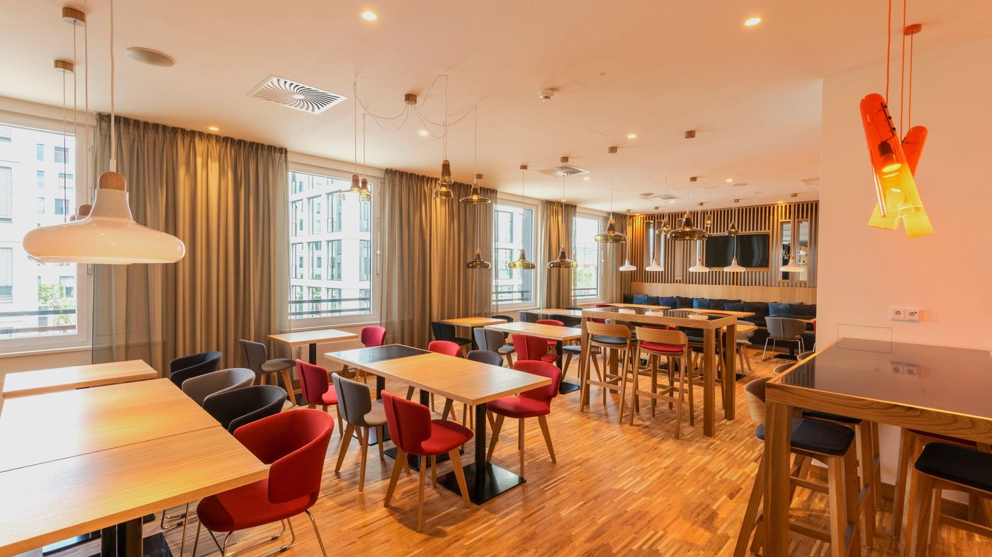 Holiday-Inn-Express-Munich-City-West-Restaurant-19