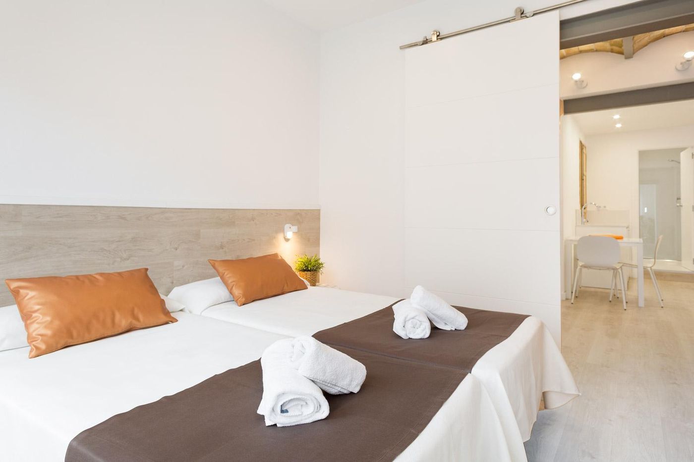 BcnStop Sagrada Familia Apartments-Spain-Barcelona-Room-8
