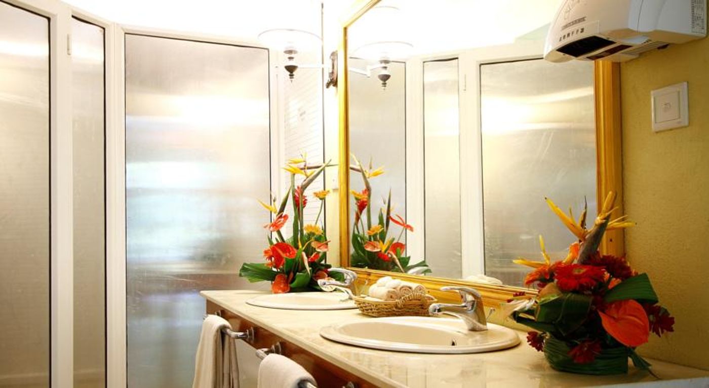 Hibiscus Beach Resort & Spa