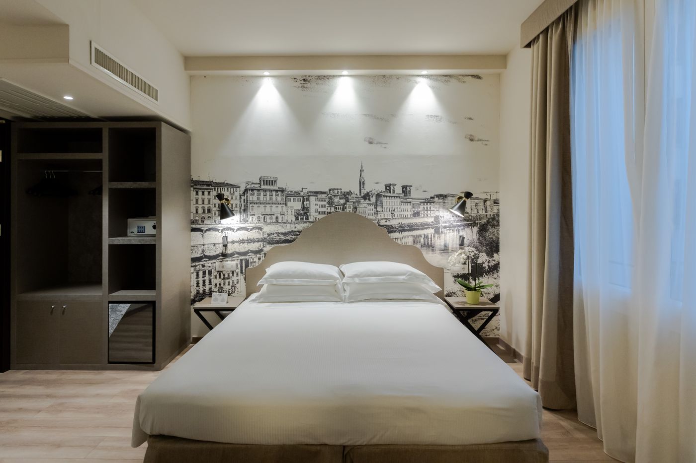 Grand-hotel-Mediterraneo-Room-36