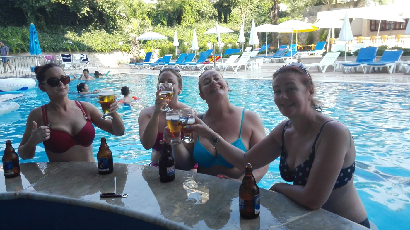 Happy-Apart-Hotel-Pool-27